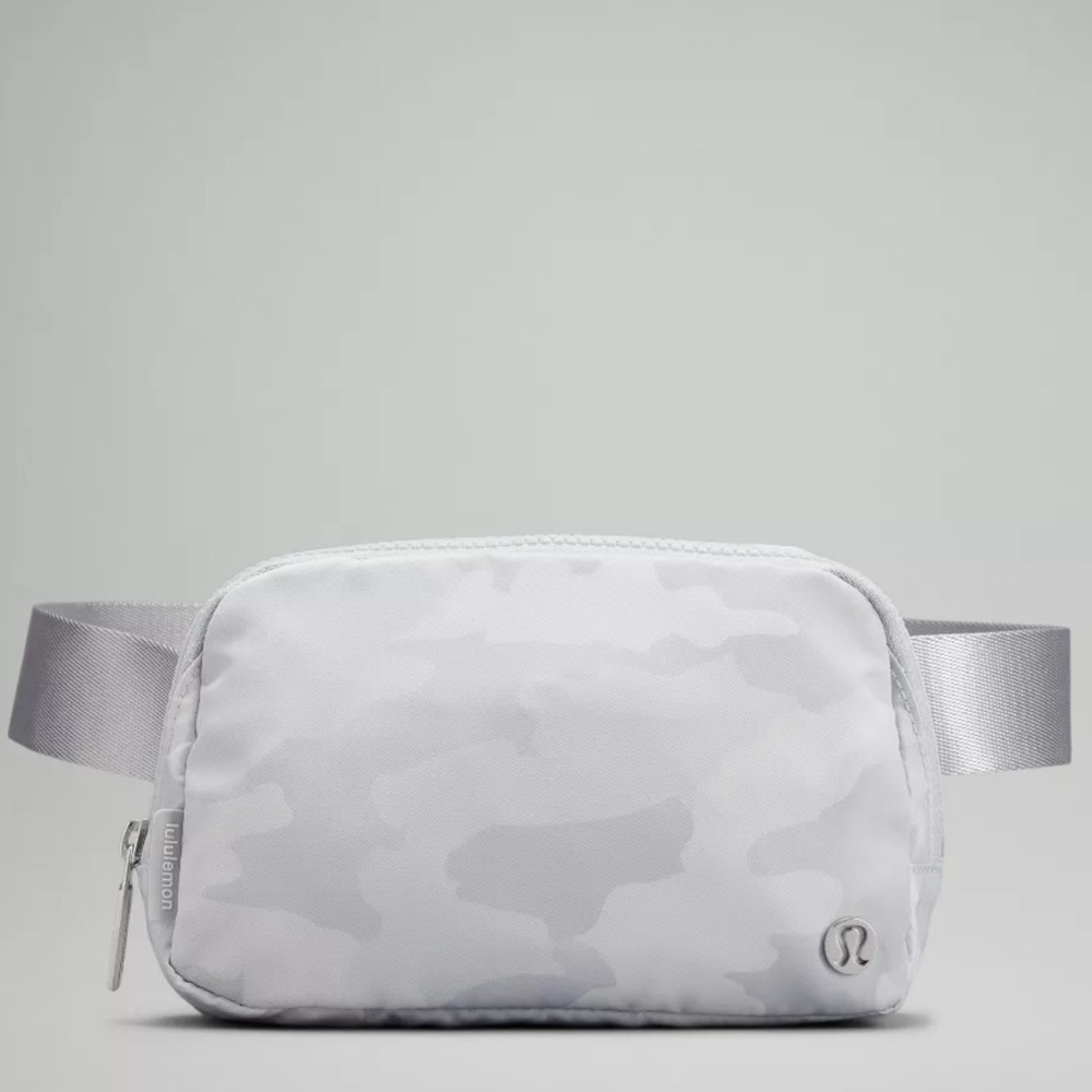 Lululemon Everywhere Belt Bag